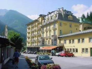 Hotel & Mozart 3*