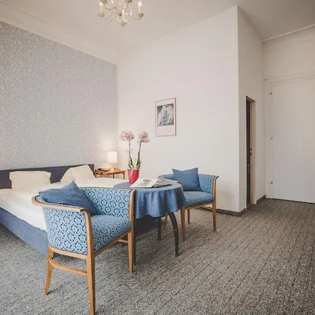 Hotel & Mozart 3*