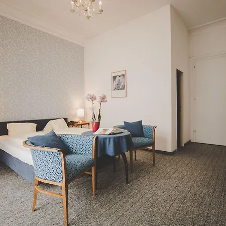 Hotel & Mozart 3*