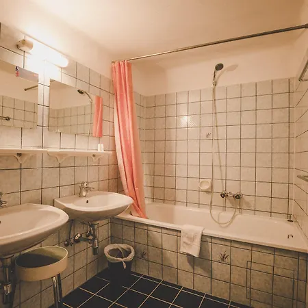Hotel & Mozart 3*