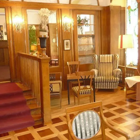 Hotel & Mozart 3*