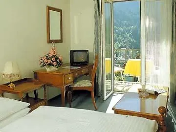 Hotel & Mozart 3*