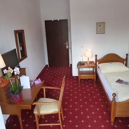 Hotel & Mozart 3*