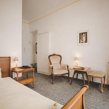 Hotel & Mozart 3*