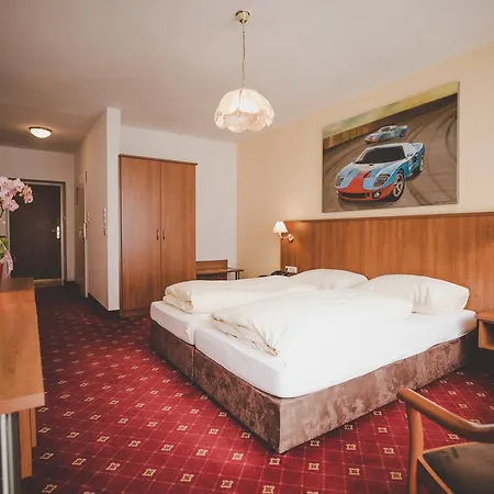 Hotel & Mozart 3*